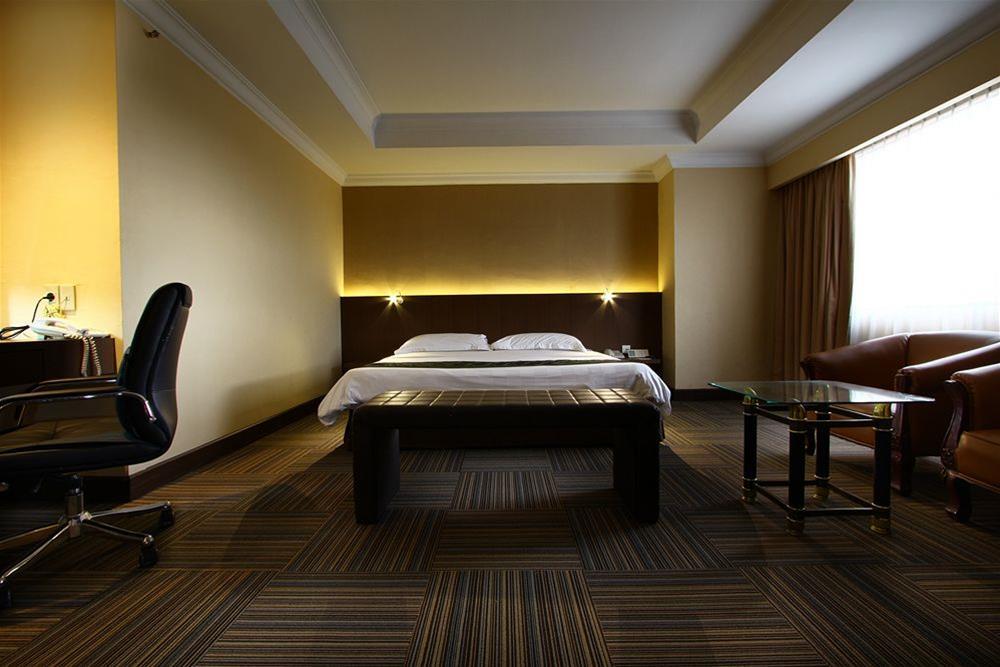 Aiho Hotel เมดาน ภายนอก รูปภาพ